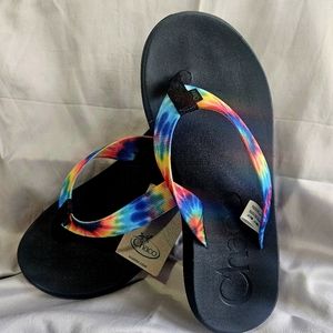 Chaco Mens Chillos Dark Tie Dye Thong Flip Flops, size 10.